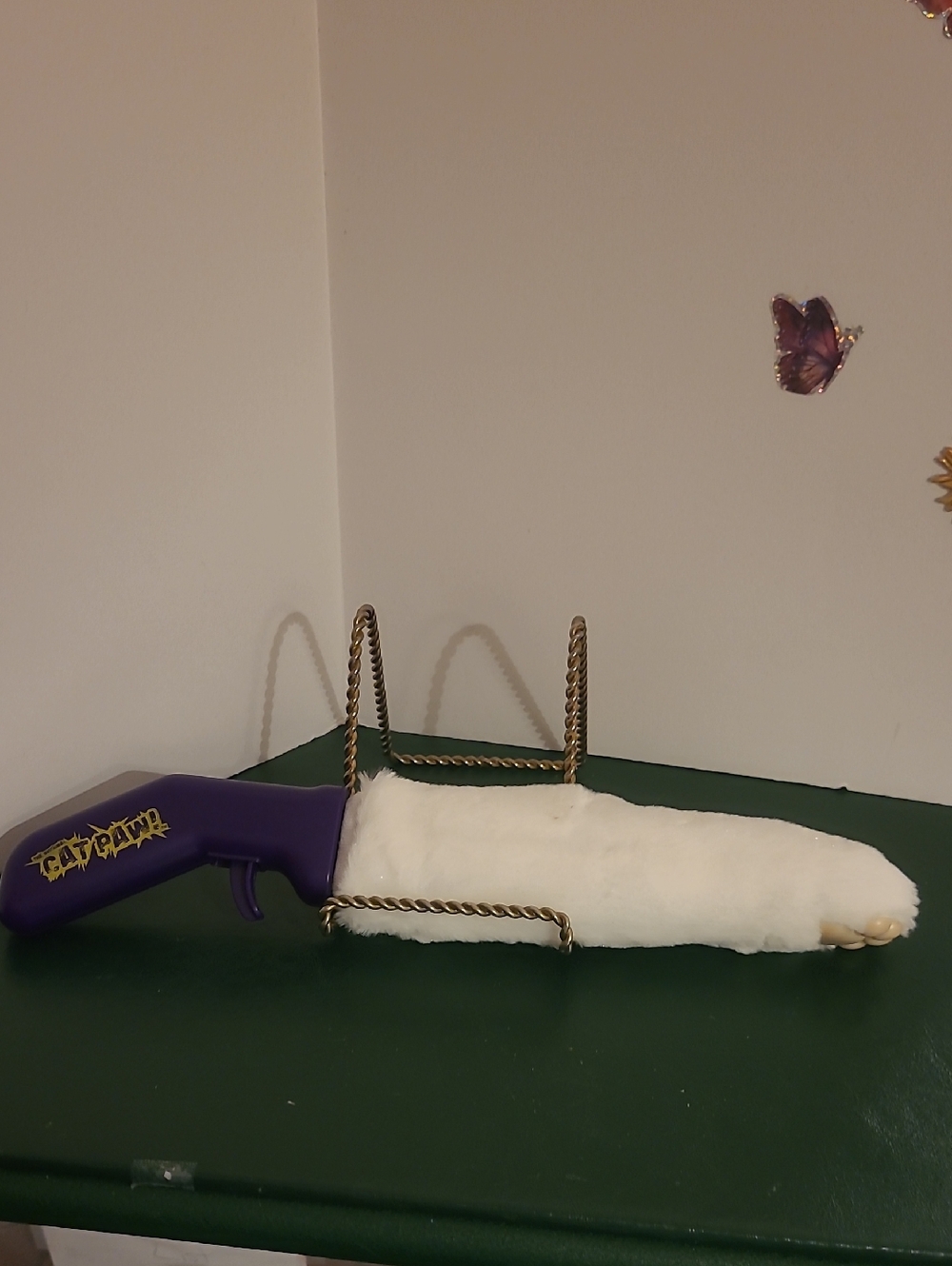 2014 Cat Paw Wicked Cool Toys,  (Rare) White. Makes Interactive Cat Sounds.